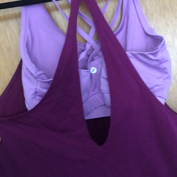 Back split tank with built in sports bra - Picture 3 of 8